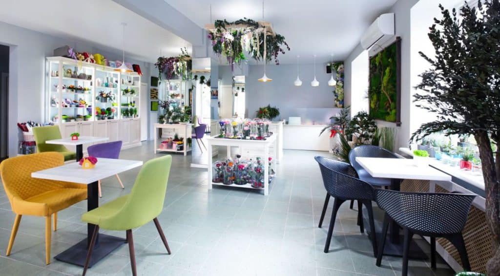 Jak urządzić nowoczesną kwiaciarnię? Meble z HPL, które ułatwiają pracę i zachwycają wyglądem